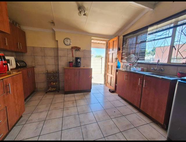 4 BEDROOM HOUSE FOR SALE IN SONLAND PARK